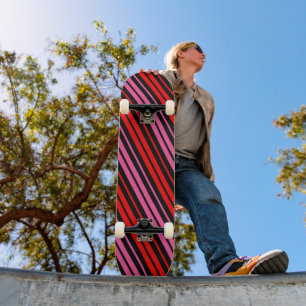 Skateboard Classique design à rayures verticales rouge noir e