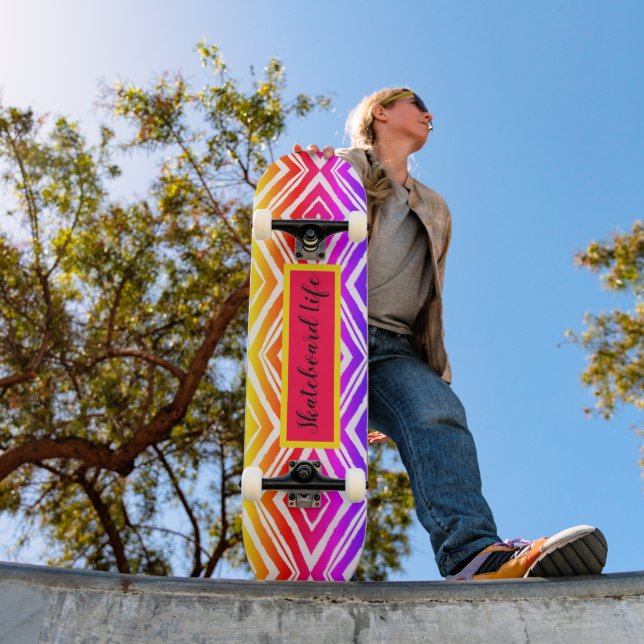 Skateboard Coloré tendance géométrique (Extérieur 1)
