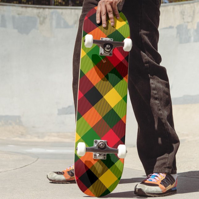 Skateboard Conception de motif à carreaux de couleurs rasta r (Créateur téléchargé)