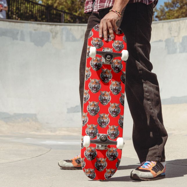 Skateboard Conception de motif tête de tigre rouge (Créateur téléchargé)