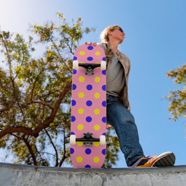 Skateboard Conception de points polka rose bleu jaune  (Extérieur 1)