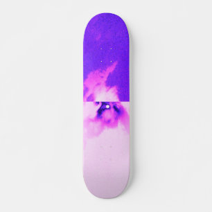 Skateboard Conception violette ciel nuageux