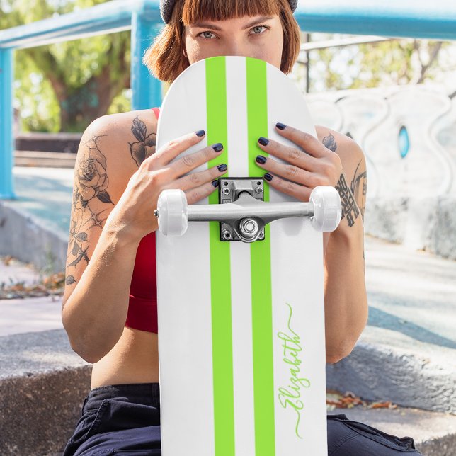 Skateboard Cool moderne Green White Racing rayures Monogramme (Modern Cool Green White Racing Stripes Monogrammed Skateboard)