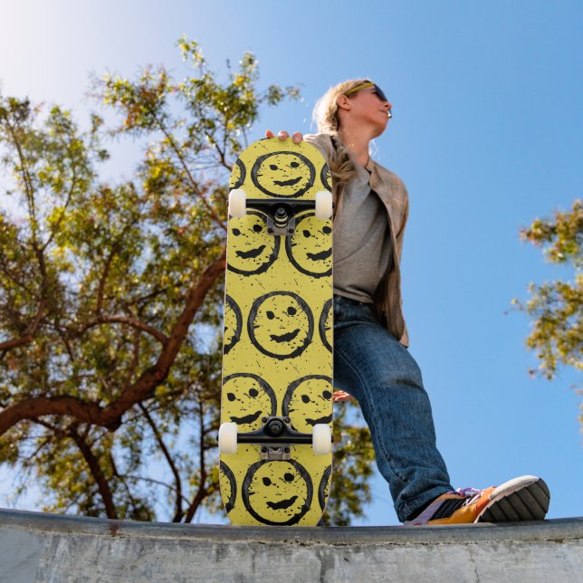 Skateboard Cool Sardé Joyeux visage souriant motif jaune (Extérieur 1)