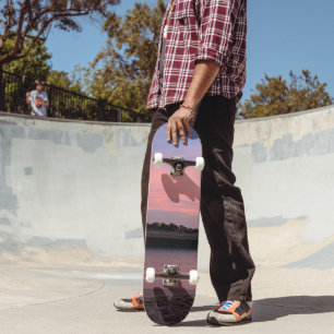 Skateboard Coucher de soleil rose caribéen sur une mer calme 