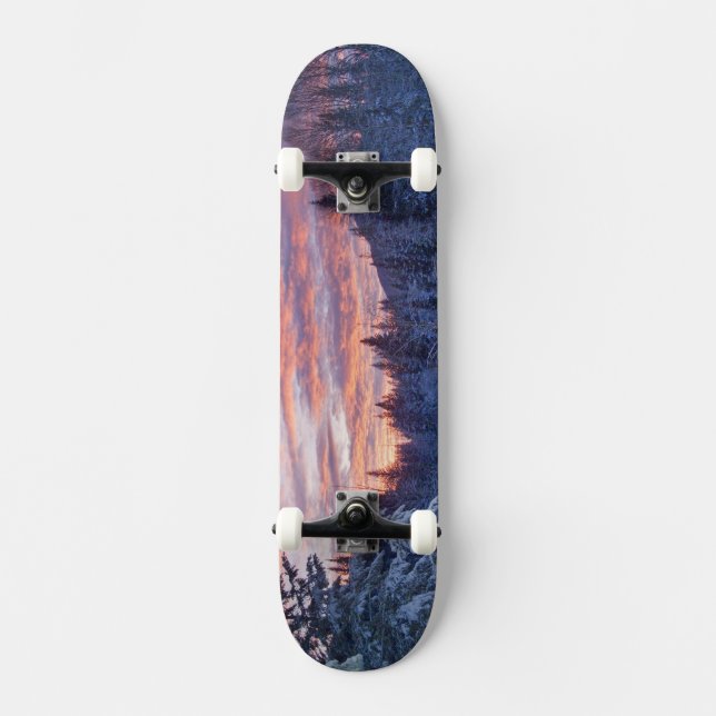 Skateboard Coucher de soleil vibrant peint le ciel au-dessus  (Recto)