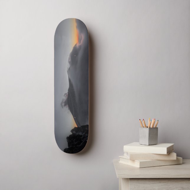Skateboard Coucher de soleil volcanique sur les sommets majes (Art mural)