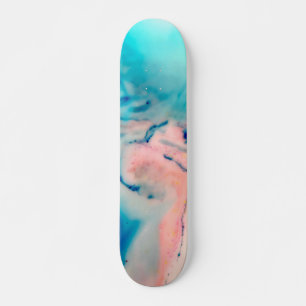 Skateboard couleur rose vif et encre d'alcool bleu