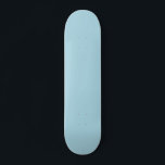Skateboard Couleur uni bleu clair<br><div class="desc">Le bleu clair est une teinte douce et aérée qui apporte un sentiment de calme et de fraîcheur. Cette couleur a des tons cool,  ce qui lui donne une sensation nette et nette,  parfaite pour créer une atmosphère paisible et accueillante.</div>