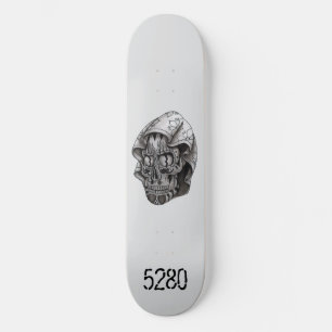 Skateboard Crâne encapuchonné