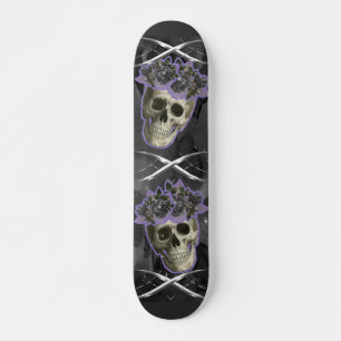 Skateboard Crânes aux détails argentés et brumes violettes