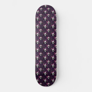 Skateboard Crânes blancs sur motif floral à rayures violettes