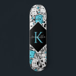 Skateboard Cute Blue Chat Motif Nom et dessin original<br><div class="desc">Ce skateboard amusant avec un motif de chat de style dessin animé kawaii ferait un cadeau merveilleux pour quelqu'un,  qui est dans le skateboard! Ajoutez facilement le nom et l'initiale souhaités en cliquant sur l'option "personnaliser ce modèle".</div>