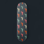 Skateboard Dachshund Silhouettes Wiener Amoureux des chiens<br><div class="desc">Dachshund Lover's Skateboard. Motif aux silhouettes colorées avec des chiens laveurs aux cheveux longs,  à poils durs et lisse. Visitez le Doodle World de Jenn pour encore plus de produits avec ce design amusant Doxies,  ainsi que plus de cadeaux thématiques pour chiens de races.</div>