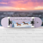 Skateboard Dachshunds À Travers La Neige Monogrammé Noël<br><div class="desc">Ce skateboard amusant présente deux dachshunds animés qui courent joyeusement à travers la neige hivernale. La légende au-dessus d'eux est un jeu de mots festif, 'Dachshunds à travers la neige'. La jolie image est dans un style aquarelle, avec le reste de la planche une couleur lilas pastel. Personnalisez la carte...</div>