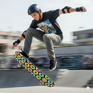 Skateboard Des beignets colorés avec des arroses