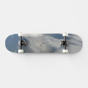 Skateboard Des Petits Satellites Orbitent Au-Dessus D'Une Par