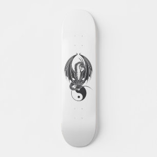 Skateboard Dragon assis sur Yin Yang