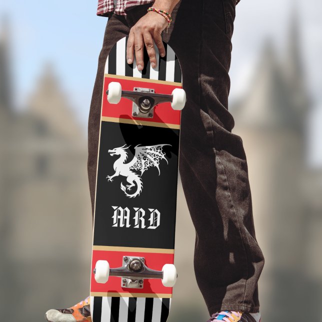 Skateboard Dragon noir rayé blanc Monogramme avec or rouge  (Créateur téléchargé)