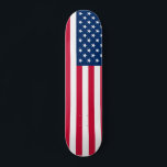 Skateboard Drapeau américain - États-Unis d'Amérique - Patrio<br><div class="desc">USA - Etats-Unis d'Amérique - Drapeau - Patriotique - Fête de l'Indépendance - 4 juillet - Personnalisable - Choisissez / Ajoutez votre texte unique / Couleur / Image - Faites votre cadeau spécial - Redimensionnez et déplacez ou supprimez et ajoutez des éléments / image avec outil de personnalisation. Vous pouvez...</div>