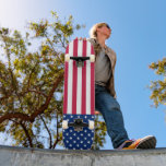 Skateboard Drapeau américain patriotique Cool des étoiles et<br><div class="desc">The American, Stars and Stripes, Old Glory, Star-Spangled Banner, drapeau américain, qualité de l'érable à roche dure, queue tapissée au nez pointu, style vintage d'origine de l'école ancienne, skateboard deck, pour montrer votre fierté, patriotisme, amour. Idéal pour la décoration de la maison et des chambres, pour les compétitions du Jour...</div>