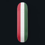 Skateboard Drapeau hongrois<br><div class="desc">Ce dessin présente le drapeau national de la Hongrie (connu en hongrois sous le nom de Magyarország), qui est un pays d'Europe centrale. La Hongrie borde la Slovaquie au nord, l'Ukraine au nord-est, la Roumanie à l'est et au sud-est, la Serbie au sud, la Croatie et la Slovénie au sud-ouest...</div>