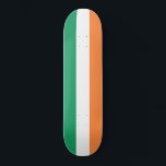 Skateboard Drapeau irlandais (République d'Irlande) (ROI) (Ei<br><div class="desc">Ce dessin présente le drapeau national de la République d'Irlande, qui est un pays du nord-ouest de l'Europe. La République d'Irlande se compose de 26 des 32 comtés de l'île d'Irlande (qui est aussi connu, en langue irlandaise, comme Éire et, en Ulster Écots, comme Airlann); les autres comtés forment l'Irlande...</div>