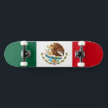 Skateboard Drapeau mexicain<br><div class="desc">Libérez votre patineur intérieur avec le joli et magnifique tableau de bord du drapeau mexicain. Parfait pour les débutants comme pour les coureurs chevronnés, ce plateau apporte une culture vivante à vos séances de patinage quotidiennes. Le design accrocheur met fièrement en valeur les couleurs audacieuses du drapeau mexicain, exigeant instantanément...</div>