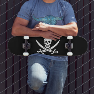 Skateboard Drapeau pirate crâne épées croisées