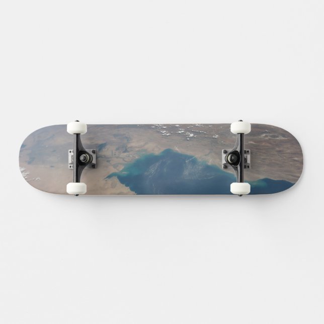 Skateboard Eaux Bleues Tropicales Du Golfe Persique. (Horz)