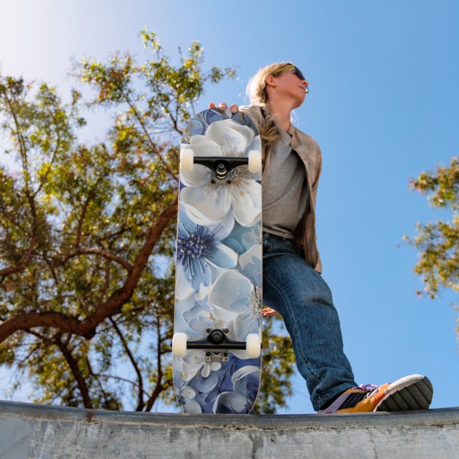 Skateboard Élégant Moderne Bleu Blanc Botanique Floral (Extérieur 1)