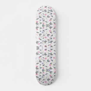 Skateboard élégant papillon et fleurs rose et bleu moderne