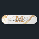 Skateboard Élégant script de monogramme en marbre doré<br><div class="desc">Tendance Personnalisée Personnalisée Monogram Gold Marbre blanc Beach Towel</div>