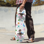 Skateboard Espace<br><div class="desc">Un cadeau formidable pour les amateurs d'exploration spatiale et de galaxie,  ce Skateboard de conception motif Space Doodle présente une expérience spatiale délicieuse.</div>