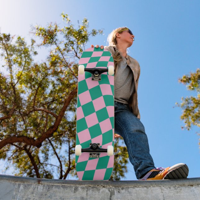 Skateboard Esthétique Rétro Damier Rose Vert Vibrant (Extérieur 1)