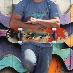 Skateboard Étalon blanc au galop sous un coucher de soleil en