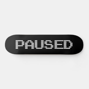 SKATEBOARD FAIT UNE PAUSE