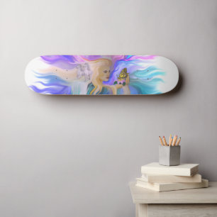 Skateboard Femme avec cheval et papillon