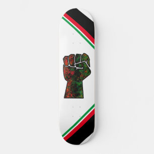 Skateboard fierté noire drapeau rouge vert poing panafricain