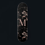 Skateboard Fille Marbre Noir Rose Or Monogramme huile<br><div class="desc">Fille Rose en marbre noir or Monogramme Patinage avec rose tendance or/rose sur marbre noir et votre monogramme personnalisé. Parfait pour votre fille,  esthétique de luxe.</div>