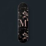 Skateboard Fille Marbre Noir Rose Or Monogramme huile<br><div class="desc">Fille Rose en marbre noir or Monogramme Patinage avec rose tendance or/rose sur marbre noir et votre monogramme personnalisé. Parfait pour votre fille,  esthétique de luxe.</div>