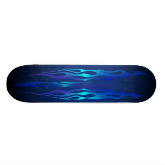 Skateboard Flamme bleue sur la planche à roulettes bleue