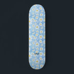 Skateboard Fleur Chamomile bleu & nom ou texte<br><div class="desc">Découvrez ce skateboard à motifs bleu fleur chamomille unique. Complétez avec votre nom ou votre texte.</div>