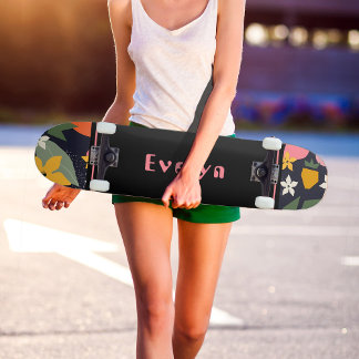 Skateboard Fleur de fille noire rose personnalisée
