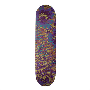 Skateboard Fleurs bleues contre le motif de camouflage de