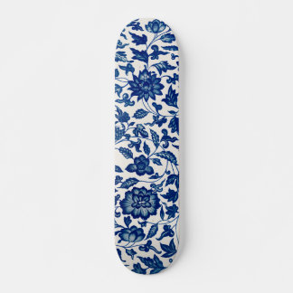 Skateboard fleurs de porcelaine bleu et blanc