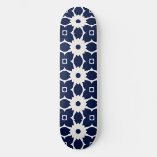 Skateboard Floral géométrique bleu et blanc de la Marine