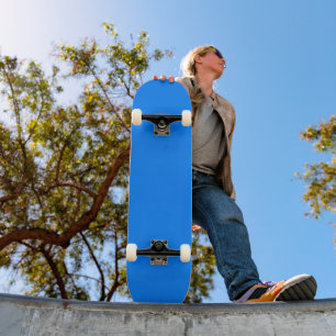 Skateboard Fond de couleur bleu azur uni