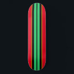Skateboard Fun Cool Colorful Mint Green Red Racing Stripes<br><div class="desc">Ce design cool et sportif présente une rayure centrale verte à la menthe,  scindée par un mince rayé noir,  puis assortie de rayures et de rayures brun doré. La bande la plus externe de chaque côté est rouge vif.</div>