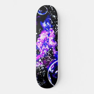 Skateboard Galaxie violette et planètes
